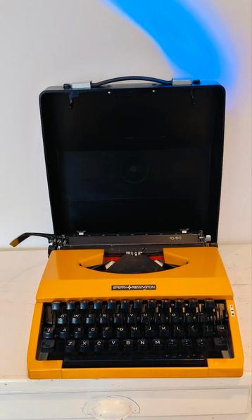 Vintage Sperry+Remington 10/50 Typemachine okergeel 70's beschikbaar voor biedingen