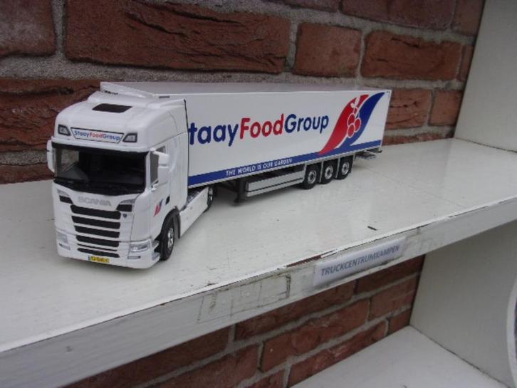 Cavalline  Scania  4 x 2  met koeloplegger  van  Staay., Hobby en Vrije tijd, Modelauto's | 1:50, Nieuw, Bus of Vrachtwagen, Overige merken