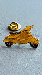 Vespa / motor / scooter pin, Verzamelen, Speldjes, Pins en Buttons, Ophalen of Verzenden, Zo goed als nieuw