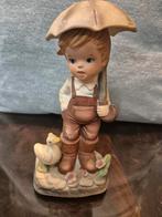 Jongen met Eend en Paraplu, Verzamelen, Beelden en Beeldjes, Ophalen of Verzenden, Gebruikt, Hummel