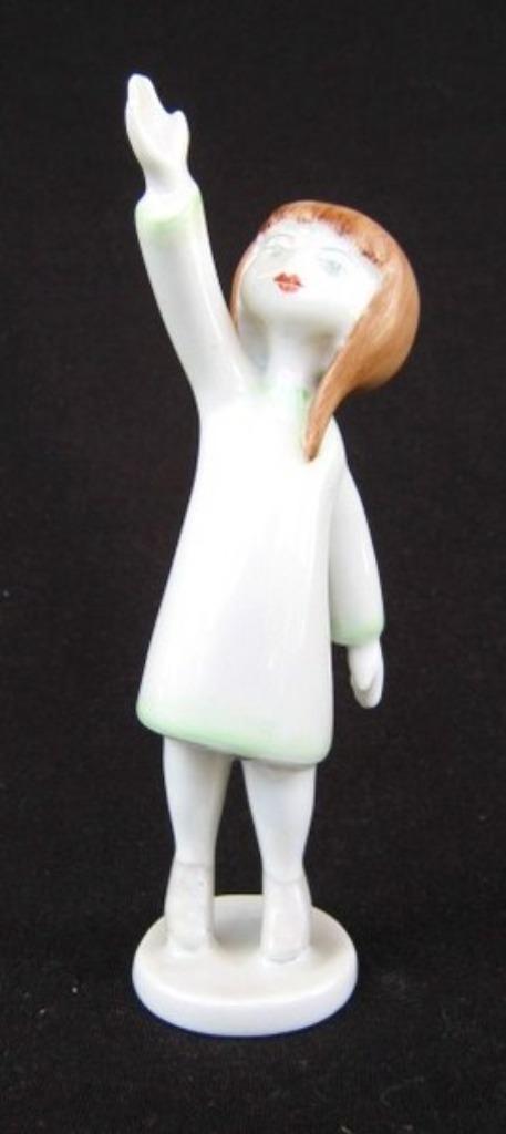 Hollohaza - Meisje met opgeheven arm (1), Verzamelen, Beelden en Beeldjes, Zo goed als nieuw, Mens, Ophalen