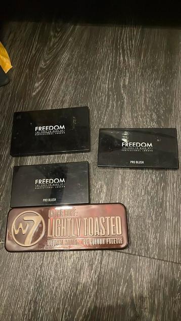 Diverse makeup palette beschikbaar voor biedingen