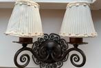 Smeedijzeren wandlamp, met 2 kappen, vintage, Huis en Inrichting, Lampen | Wandlampen, Ophalen of Verzenden, Gebruikt, Metaal