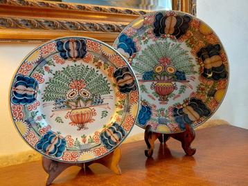 Twee Makkum Aardewerk Borden Koninklijke Tichelaar  beschikbaar voor biedingen