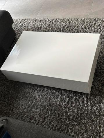 Hoogglans witte salontafel - strak design beschikbaar voor biedingen
