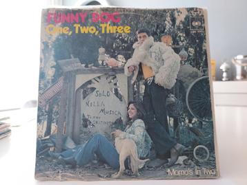 7" Single Funny Dog - One Two Three / Momo's In Two beschikbaar voor biedingen