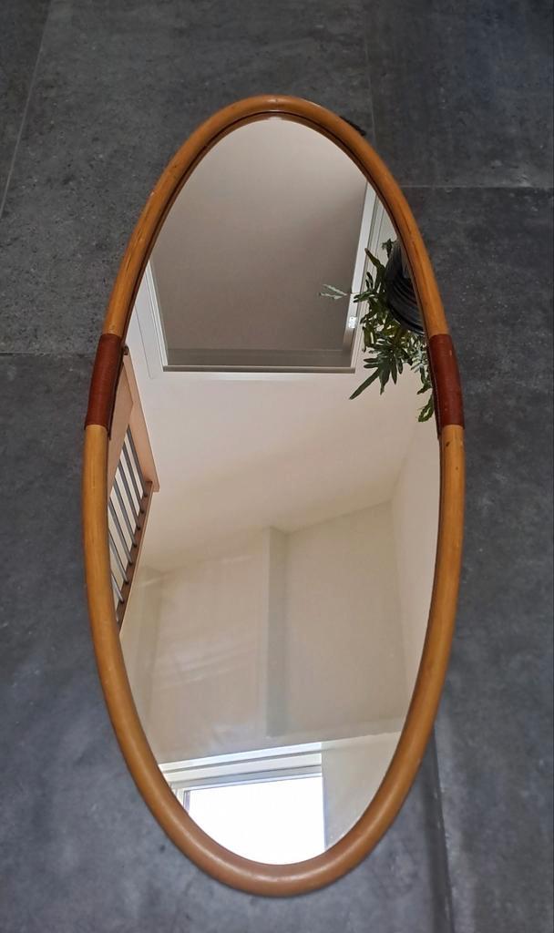 Vintage Spiegel Rotan met Lederen Details, Huis en Inrichting, Woonaccessoires | Spiegels, Minder dan 50 cm, 100 tot 150 cm, Ovaal