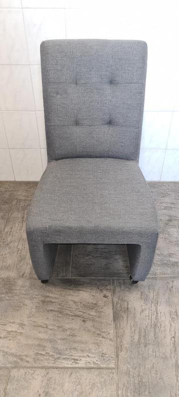 Eetkamerstoelen, verrijdbaar 4 stuks beschikbaar voor biedingen