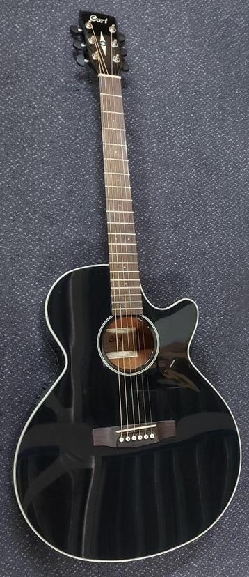 Cort SFX-1F met Fishman pickup en luxe draagtas beschikbaar voor biedingen