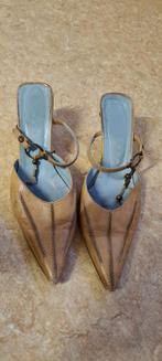 pumpschoen leer met metalen hak maat 38,5 Muxart Barcelona, Kleding | Dames, Schoenen, Beige, Schoenen met hoge hakken, Gedragen