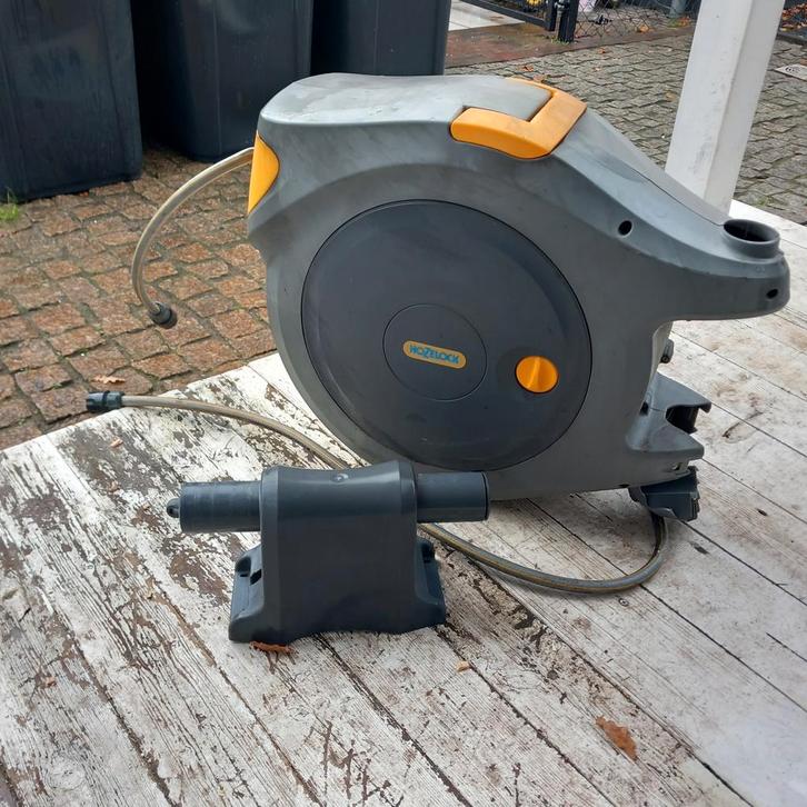 Hozelock Oprolbaar Tuinslang 50m + Muurbeugel, Tuin en Terras, Tuinslangen, Gebruikt, Tuinslanghaspel, Ophalen of Verzenden