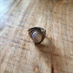 Elegante ring met chalcedoon., Ophalen of Verzenden, Zo goed als nieuw, Dame