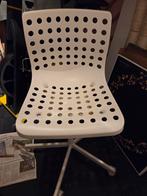 Witte IKEA bureaustoel, Ophalen