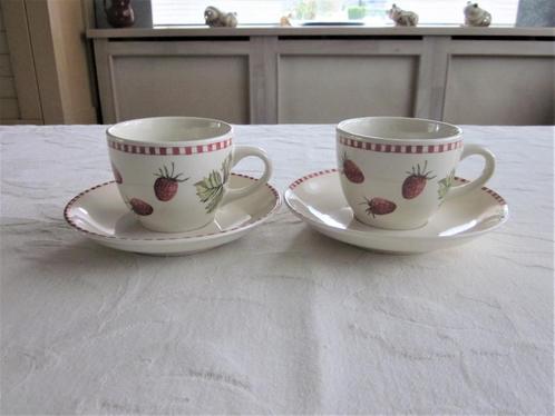 Ter Steege Jet 2 kop aardbeien D7,5cm H 6cm schotels D14cm, Huis en Inrichting, Keuken | Servies, Zo goed als nieuw, Kop(pen) en/of Schotel(s)