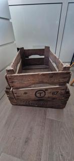 2 veilingkratten, Huis en Inrichting, Ophalen of Verzenden, Gebruikt, Overige houtsoorten, Minder dan 50 cm