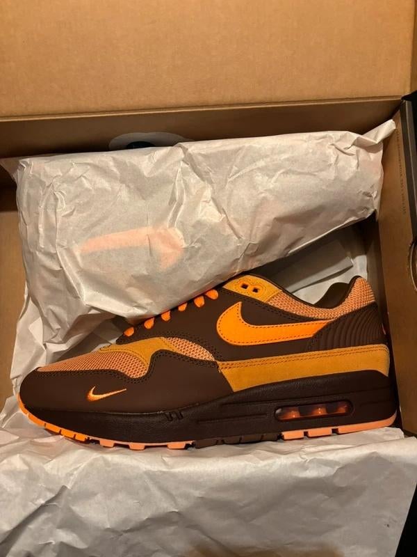 Nike Air Max 1 King’s Day Cacao Wow Bright Mandarin - DS, Kleding | Heren, Schoenen, Overige kleuren, Nike, Nieuw, Ophalen of Verzenden