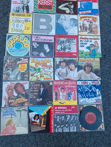 Vinyl singles ( 33 x ) Nederlandstalig. beschikbaar voor biedingen