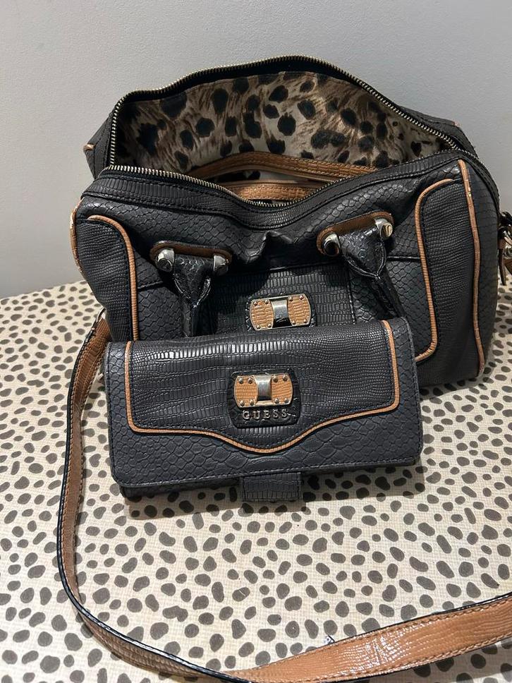 Echte Guess Tas met Portemonnee, Sieraden, Tassen en Uiterlijk, Tassen | Damestassen, Gebruikt, Handtas, Zwart, Ophalen of Verzenden