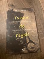 Tussen de regels van Mieke Moor, Ophalen of Verzenden, Gelezen, Mieke moor