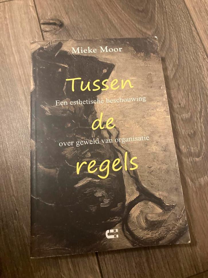 Tussen de regels van Mieke Moor, Boeken, Politiek en Maatschappij, Gelezen, Ophalen of Verzenden