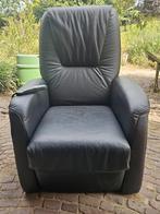 Comfortabele Sta Op Stoel zwart leder, Huis en Inrichting, Fauteuils, Ophalen, 75 tot 100 cm, Leer, 50 tot 75 cm