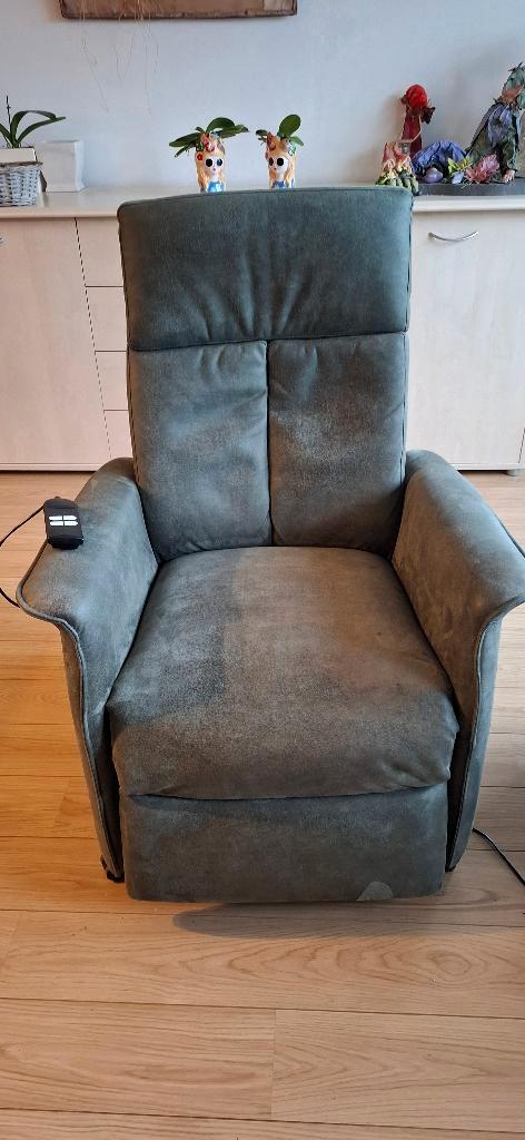 Relaxfauteuil/Sta-op stoel 2-motorig - 10md gebruikt, Huis en Inrichting, Fauteuils, Zo goed als nieuw, Leer, 75 tot 100 cm, 75 tot 100 cm