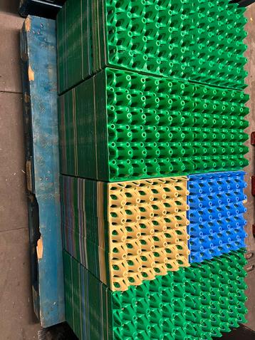 Circa 700 plastic tray’s voor eieren beschikbaar voor biedingen