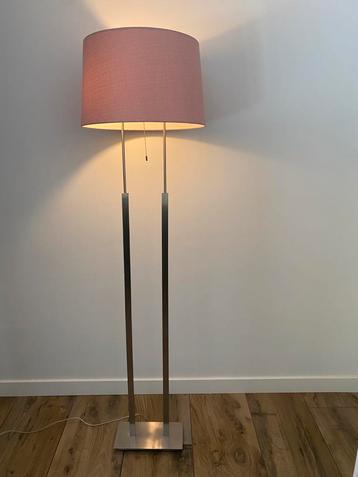 Staande lamp beschikbaar voor biedingen