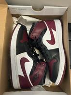 AIR JORDAN 1 MID SE BLACK DARK maat 37,5, Ophalen of Verzenden, Zo goed als nieuw, Zwart, Sneakers of Gympen