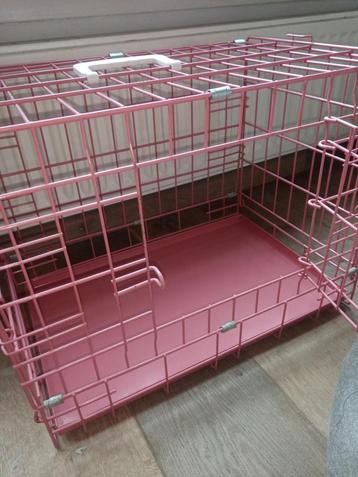 Roze draadbenche tbv van kleine hond beschikbaar voor biedingen