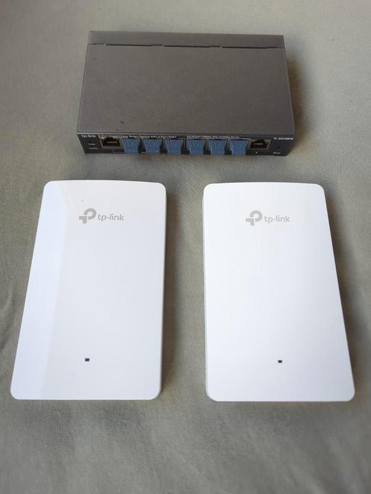 TP-Link Switch + 2 EAP615-Wall Access Points, Computers en Software, Accesspoints, Ophalen of Verzenden