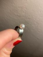 Elegante ring met parel - Dames ringvinger, Sieraden, Tassen en Uiterlijk, Ringen, Ophalen of Verzenden, Zo goed als nieuw, 17 tot 18