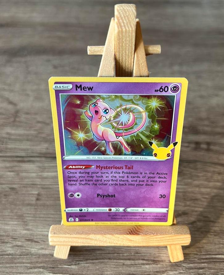 Mew 011/025 Celebrations, Hobby en Vrije tijd, Verzamelkaartspellen | Pokémon, Zo goed als nieuw, Losse kaart, Ophalen of Verzenden