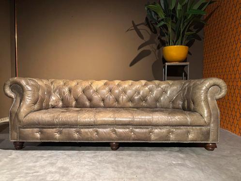 Antieke Chesterfield 4 zits Bank Button Seat, Huis en Inrichting, Banken | Bankstellen, Gebruikt, Rechte bank, Vierpersoons of meer