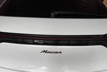 Porsche Macan logo zwart typeaanduiding hoogglans zwart beschikbaar voor biedingen