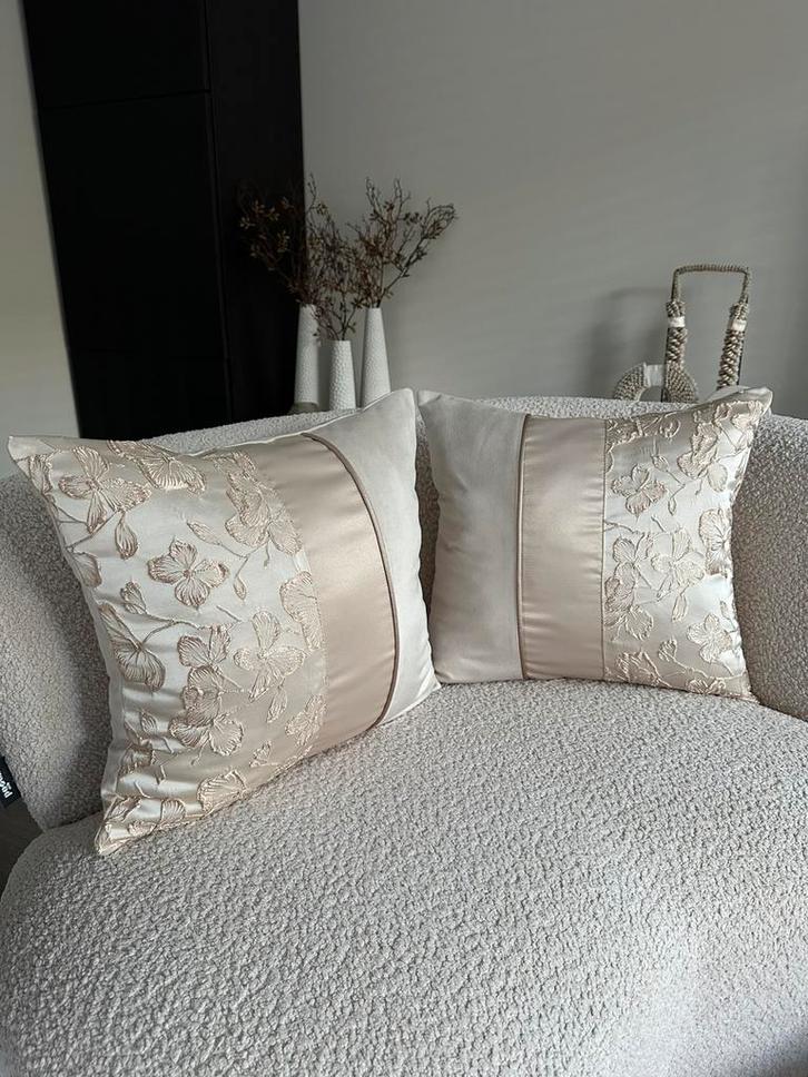 Luxe handgemaakte sierkussens 45x45, Huis en Inrichting, Woonaccessoires | Kussens, Nieuw, Beige, Vierkant, Ophalen of Verzenden