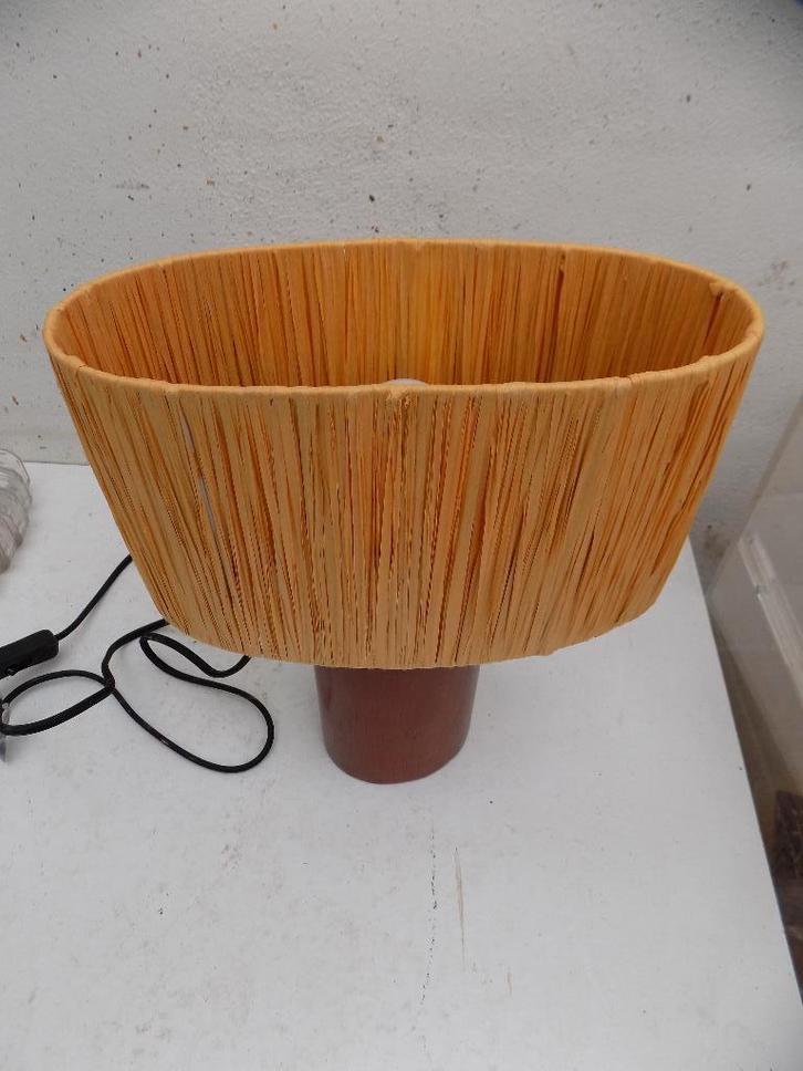 Tafellamp teak voet met raffiakapje repro dus nieuw, Huis en Inrichting, Lampen | Tafellampen, Zo goed als nieuw, Minder dan 50 cm