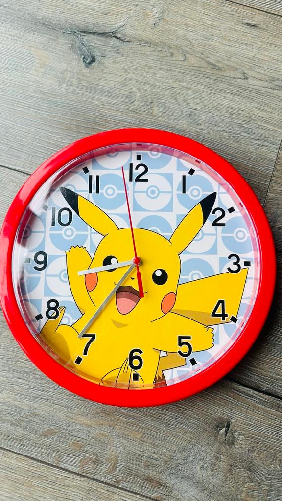 Pikachu > Zo goed als nieuwe klok met duidelijke cijfers, Ophalen of Verzenden, Zo goed als nieuw, Analoog, Wandklok