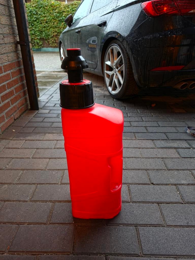 Jerrycan 10 liter - Zo goed als nieuw!, Ophalen of Verzenden, Gebruikt, Universele onderdelen