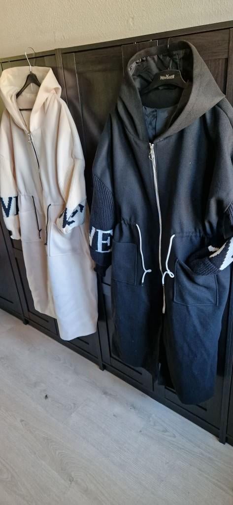 2 Nieuwe vest/jasjes maat 52/54 - Creme en Zwart kleur, Kleding | Dames, Grote Maten, Nieuw, Trui of Vest, Zwart, Ophalen of Verzenden