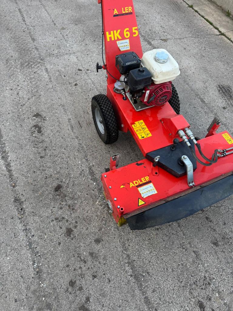 Adler veegmachine HK 65. Weinig gebruikt, benzine, Tuin en Terras, Ophalen, Zo goed als nieuw