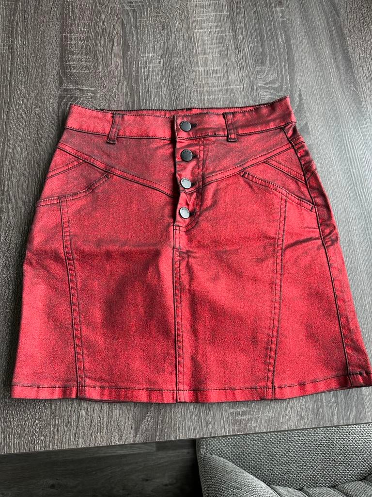 Nikkie rok rood metallic maat S nieuw, Ophalen of Verzenden, Zo goed als nieuw, Rood, Boven de knie