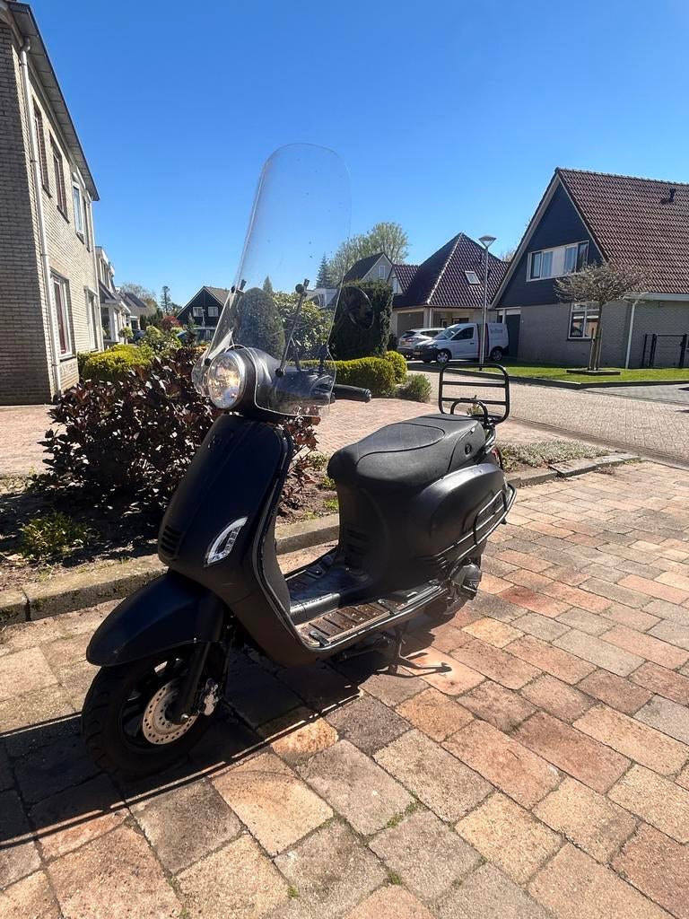 Scooter AGM VX50i - Zwart, Goed Onderhouden, Fietsen en Brommers, Snorfietsen en Snorscooters, Ophalen, Gebruikt, Benzine, Overige merken