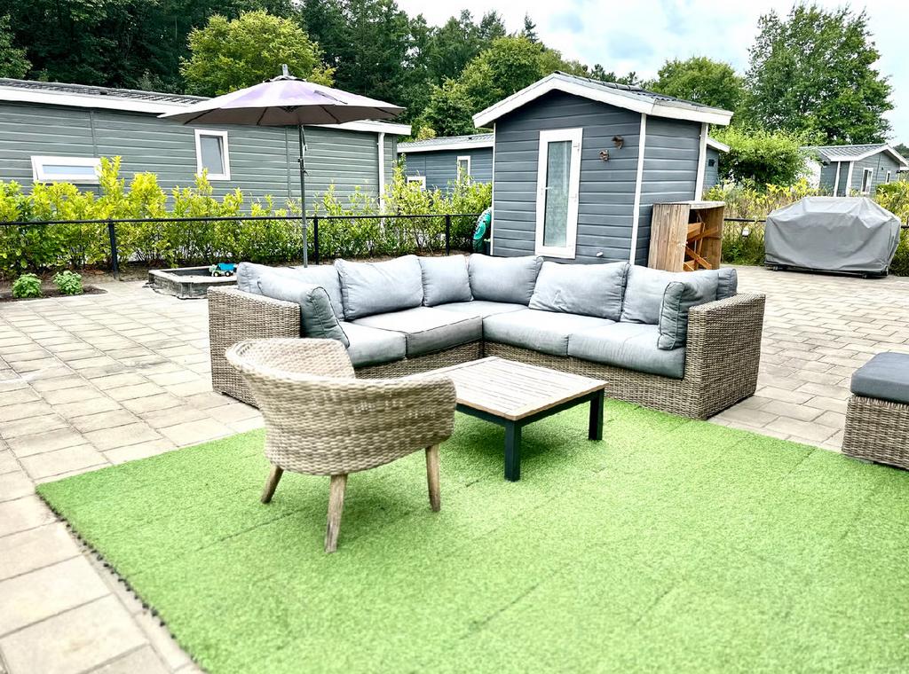 Luxe Wicker Loungeset met Kussens en Salontafel, Tuin en Terras, Tuinsets en Loungesets, Ophalen, 5 zitplaatsen, Zo goed als nieuw