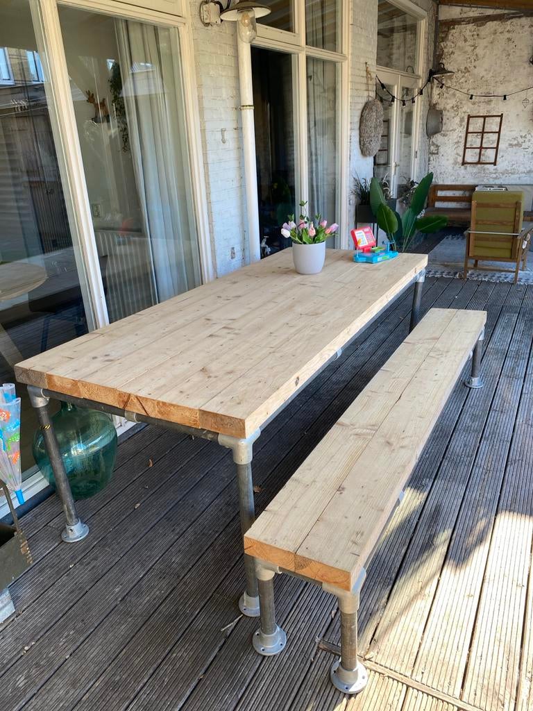 Grote robuuste tafel met bank voor binnen en buiten, Huis en Inrichting, Tafels | Eettafels, Ophalen, Gebruikt, 100 tot 150 cm