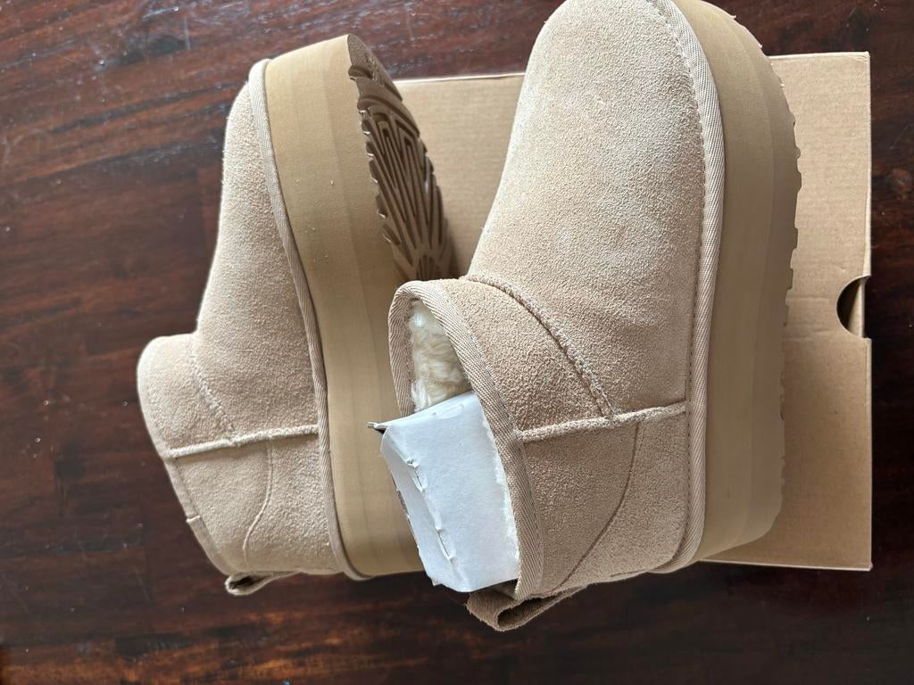 UGG Classic Ultra Mini Platform Laarzen Maat 37 Beige, Ophalen of Verzenden, Nieuw, Beige, Lage of Enkellaarzen