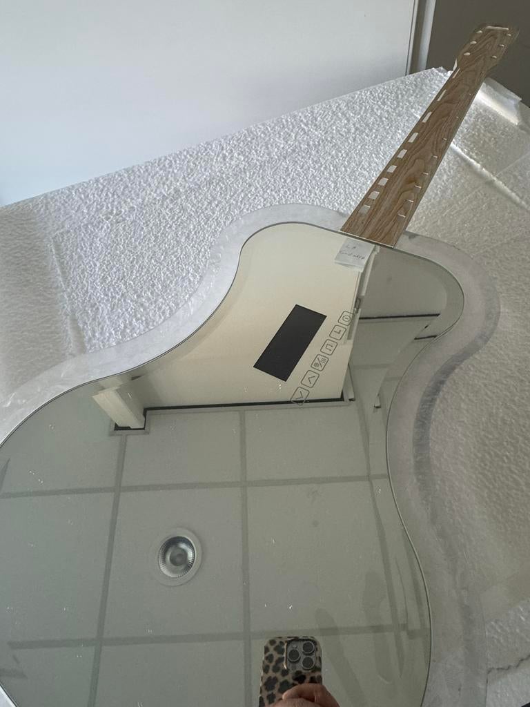 Unieke Spiegel Gitaar - Decoratieve Wandspiegel, Huis en Inrichting, Woonaccessoires | Spiegels, 100 tot 150 cm, Nieuw, Ophalen of Verzenden