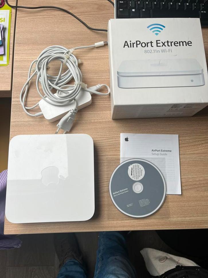 Apple AirPort Extreme Base Station, Computers en Software, Accesspoints, Zo goed als nieuw, Ophalen of Verzenden
