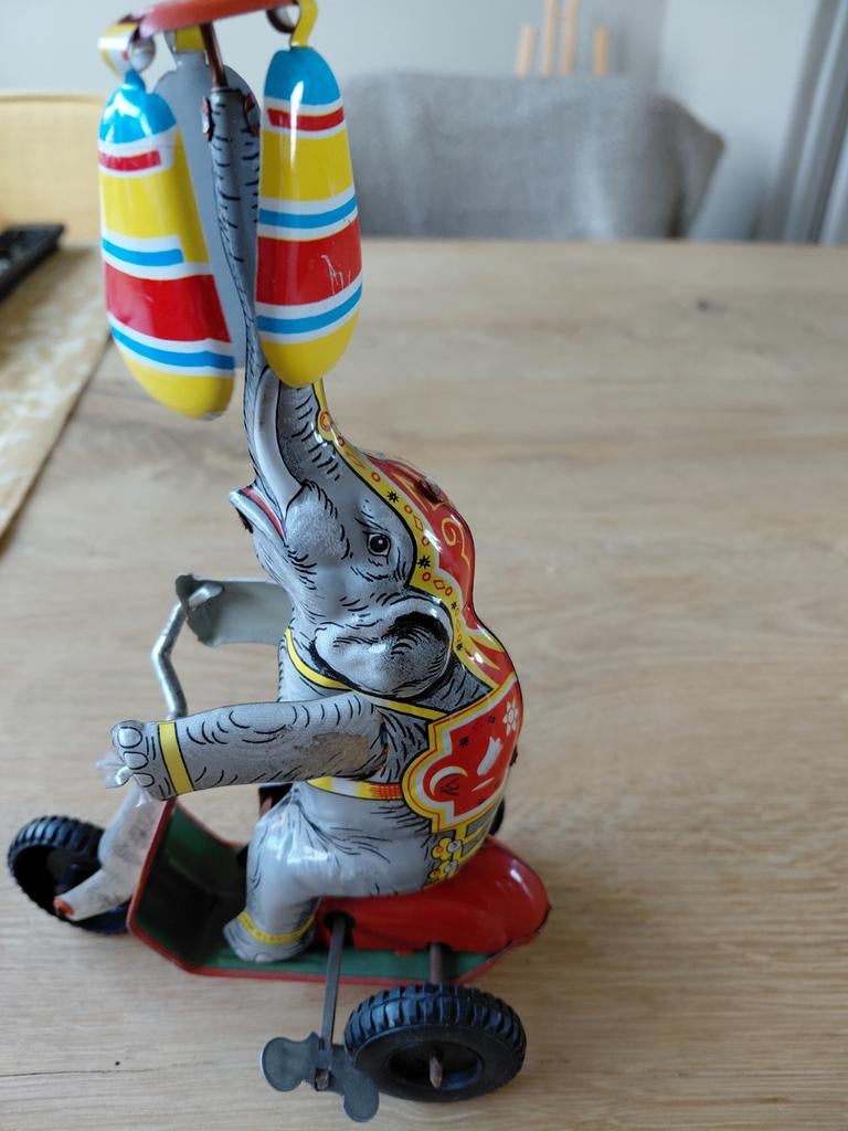 Olufant op brommer, Ophalen of Verzenden