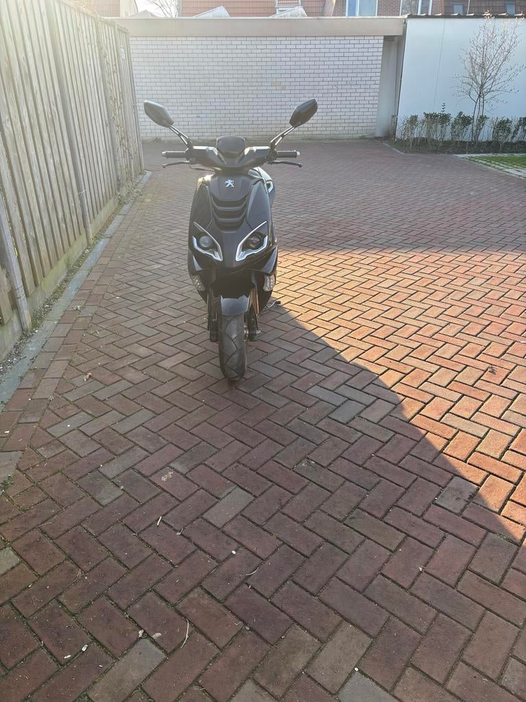 Peugeot Speedfight 4 uit 2018 - Zwart, Fietsen en Brommers, Scooters | Peugeot, Ophalen, Gebruikt, Maximaal 45 km/u, Speedfight
